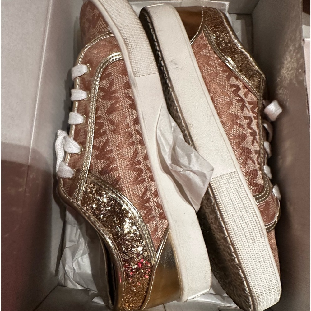 S15- Michael Kors Academia Girls sneakers Size 4